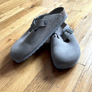 Birkenstock Boston W9/M7. Perfect Condition in Stone Coin
